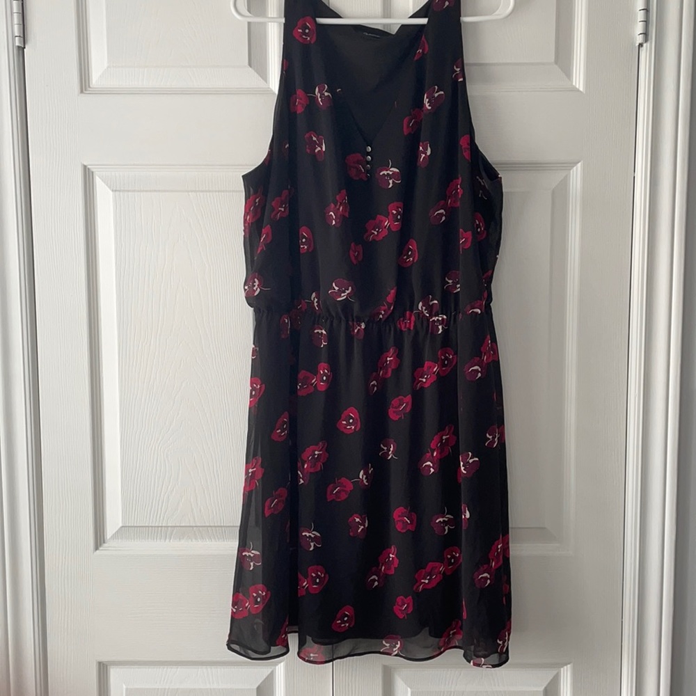 🎀 2/$30 Reitmans: Flowy floral dress